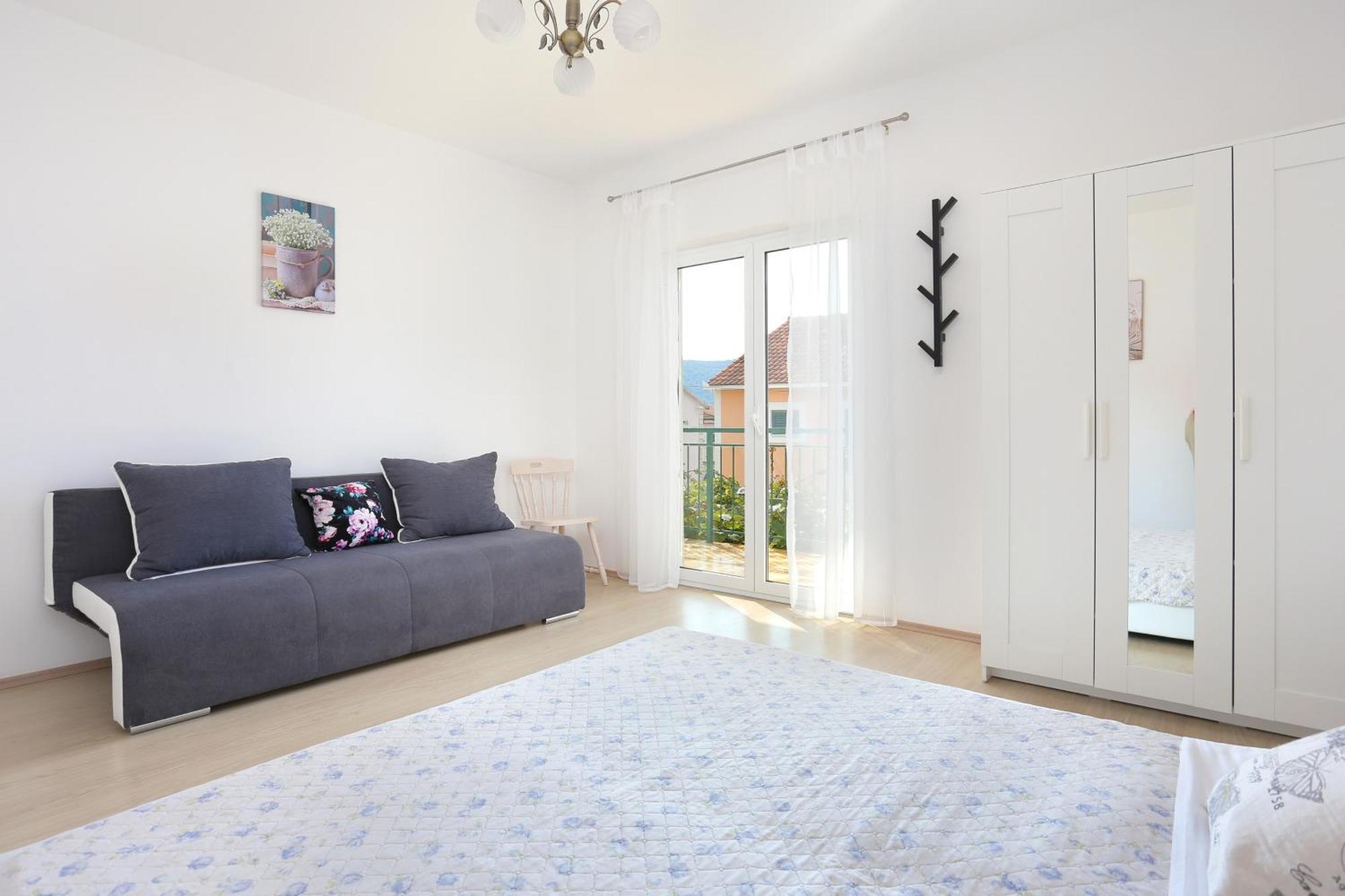Seaside Holiday House Poljica, Trogir - 5161 Marina Rom bilde
